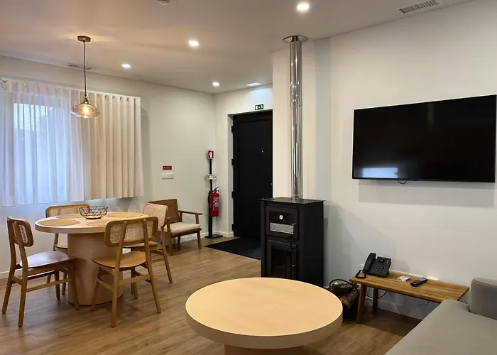 Azores Homes & ホテル 4*