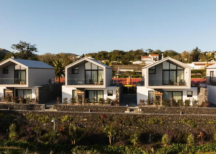 Azores Homes & ホテル