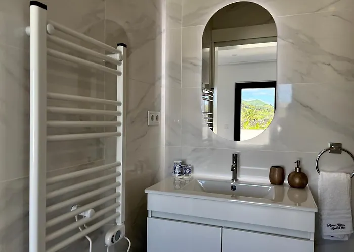 Azores Homes & ホテル