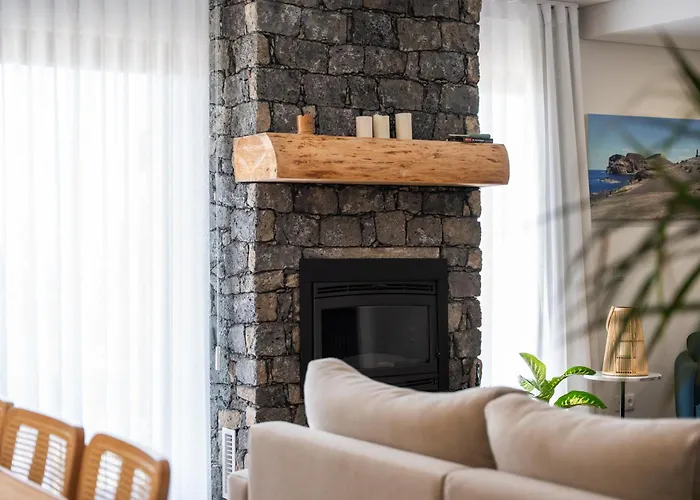 Azores Homes & ホテル