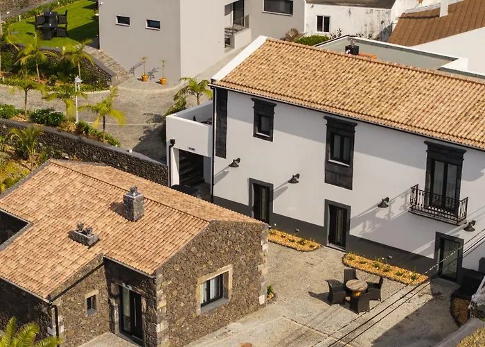 فندق Azores Homes & 4*